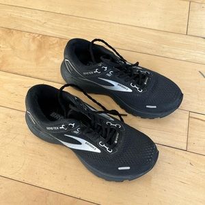 Brooks Running Women’s Ghost Goretex Shoe Black size 6